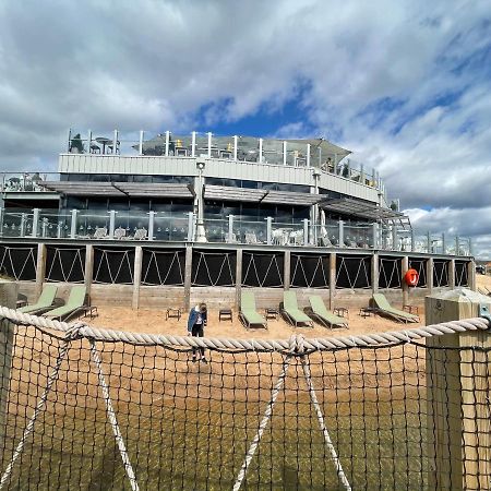 Holiday Home Breaks At Tattershall Lakes Конингсби Экстерьер фото