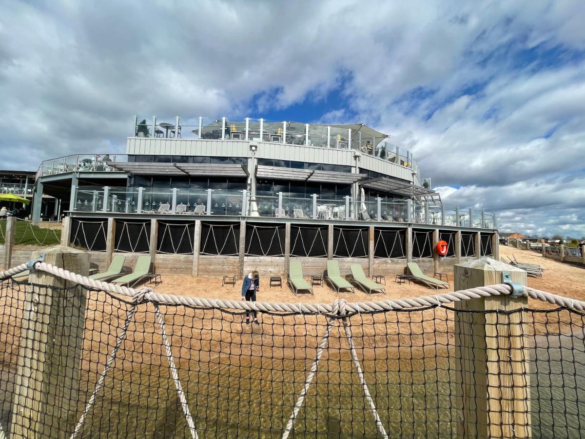 Holiday Home Breaks At Tattershall Lakes Конингсби Экстерьер фото